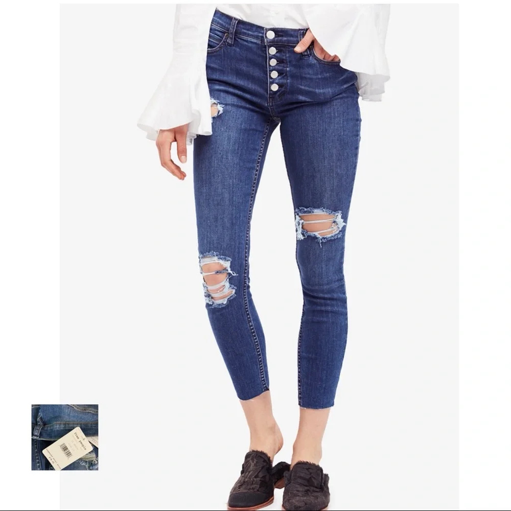 Free People NWT Light Destroyed Raegan Raw Hem Jeans